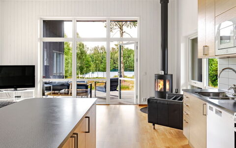 Paradiset 2: Pavimentazione, Interior Design, Pavimento In Legno, Pavimento, Mobilia, Legna, Pavimento Laminato, Cucina, Controsoffitto, Illuminazione