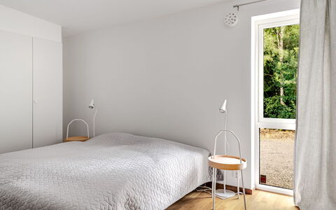 Paradiset 2: Mobilia, Pavimentazione, Pavimento, Interior Design, Camera Da Letto, Letto, Parete, Pavimento In Legno, Legna, Lenzuolo