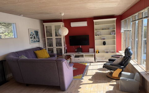 Haley - 380M from the Sea: Mobilia, Interior Design, Pavimentazione, Pavimento, Divano, Parete, Legna, Soggiorno, Camera, Soffitto