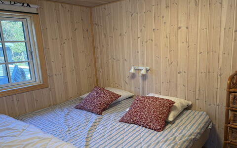 Haley - 380M from the Sea: Legna, Pavimentazione, Pavimento, Interior Design, Camera, Color Legno, Camera Da Letto, Latifoglie, Plank, Letto