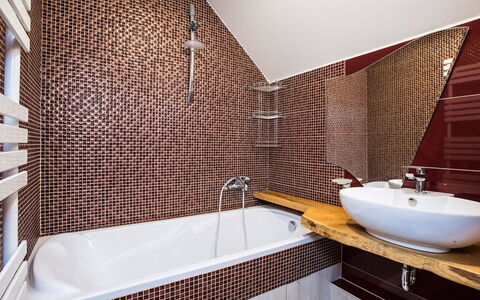 Stodola: Bagno, Idraulico Fixture, Parete, Pavimentazione, Interior Design, Vasca Da Bagno, Pavimento, Rubinetto, Lavello, Idraulico