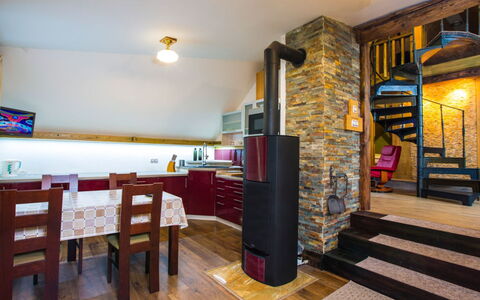 Stodola: Legna, Pavimentazione, Mobilia, Interior Design, Pavimento, Soffitto, Casa, Camera, Soggiorno, Villetta