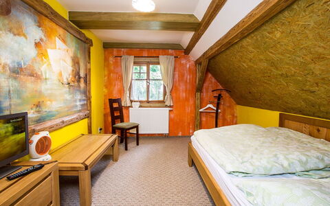 Stodola: Camera Da Letto, Legna, Letto, Lenzuolo, Bedding, Interior Design, Mobilia, Pavimento, Telaio Del Letto, Casa