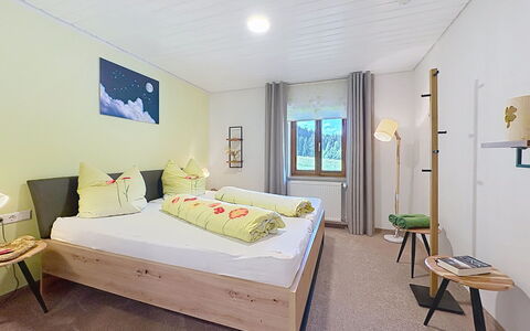 Sonne: Letto, Interior Design, Camera Da Letto, Parete, Pavimentazione, Pavimento, Lenzuolo, Mobilia, Bedding, Legna