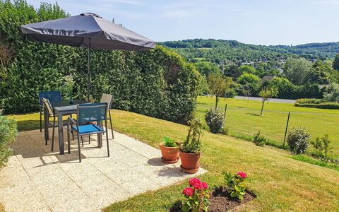 Les Ducs de Normandie: Mobilia, Arbusto, Giardino, Mobili Da Esterno, Tavolo, Tavolo Esterno, Sedia, Groundcover, Prato, Landscaping