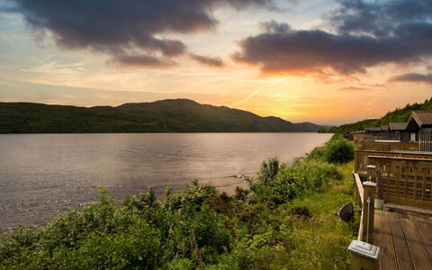Loch Ness Hamptons Lodge: Acqua, Corpo D'Acqua, Paesaggio Naturale, Collina, Highland, Nube, Banca, Waterway, Lago, Alveo