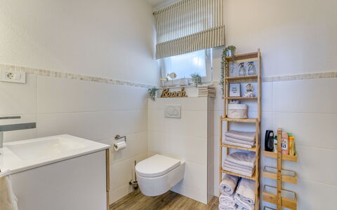 Providenca: Pavimentazione, Interior Design, Idraulico Fixture, Pavimento, Bagno, Rubinetto, Idraulico, Casa, Camera, Piastrella