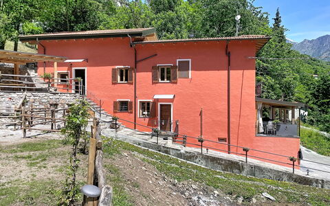 Sorico Albonico 697: Ricorrere, Piscina, Estate, Shade, Landscaping, Eco Hotel, Hotel, Villa