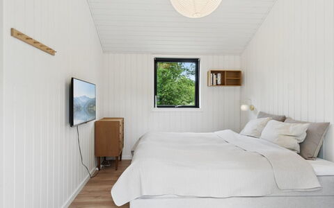 Ion - 750M from the Sea: Legna, Interior Design, Camera Da Letto, Soffitto, Pavimentazione, Pavimento, Letto, Camera, Telaio Del Letto, Bedding