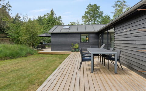 Ion - 750M from the Sea: Legna, Tetto, Raccordo, Casa, Casa, Villetta, Deck, Groundcover, Giardino, Plank