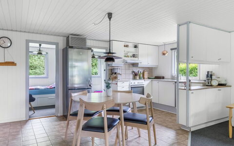 Elif - 200M from the Sea: Interior Design, Mobilia, Pavimentazione, Soffitto, Pavimento, Casa, Cucina, Elettrodomestico, Sedia, Camera