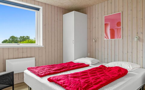 Anabel - 800M from the Sea: Legna, Camera Da Letto, Letto, Pavimento, Lenzuolo, Bedding, Telaio Del Letto, Casa, Latifoglie, Color Legno