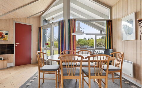 Algeth - 2.5Km from the Sea: Soffitto, Porta, Sedia, Villetta, Cucina & Sala Da Pranzo Tavolo, Latifoglie, Color Legno, Shade, Plank, Portico