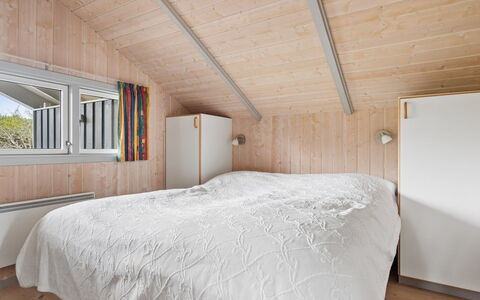 Algeth - 2.5Km from the Sea: Legna, Camera Da Letto, Soffitto, Pavimento, Letto, Interior Design, Casa, Pavimentazione, Lenzuolo, Camera