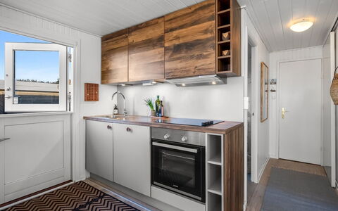 Gustav - 50M from the Sea: Legna, Cucina, Apparecchio Major, Controsoffitto, Color Legno, Appartamento, Latifoglie, Cabinetry, Elettrodomestico Da Cucina, Plank