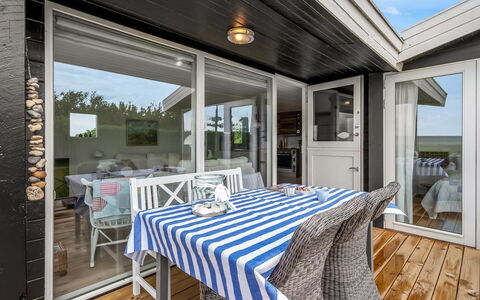 Gustav - 50M from the Sea: Legna, Casa, Mobilia, Porta, Deck, Portico, Villetta, Latifoglie, Sedia, Color Legno