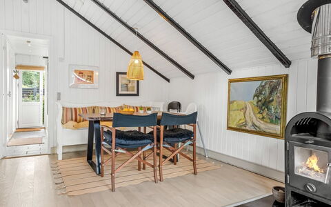 Ragnborg - 700M from the Sea: Legna, Pavimentazione, Interior Design, Soffitto, Pavimento, Mobilia, Pavimento In Legno, Illuminazione, Casa, Camera