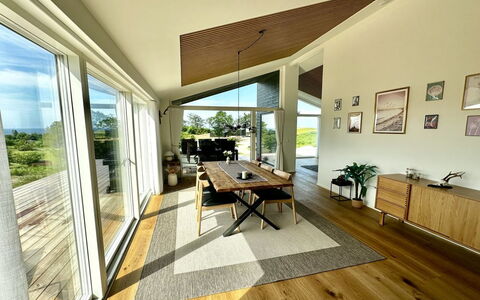 Theodora - 600M from the Sea: Legna, Interior Design, Soffitto, Pavimentazione, Pavimento In Legno, Pavimento, Casa, Latifoglie, Soggiorno, Cucina & Sala Da Pranzo Tavolo