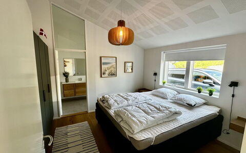 Theodora - 600M from the Sea: Interior Design, Parete, Legna, Pavimentazione, Pavimento, Soffitto, Camera Da Letto, Mobilia, Letto, Camera