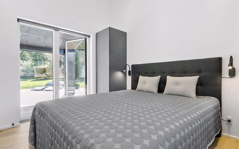 Theodora - 600M from the Sea: Letto, Camera Da Letto, Interior Design, Mobilia, Pavimentazione, Bedding, Lenzuolo, Pavimento, Biancheria, Soffitto