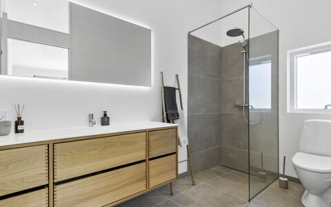 Theodora - 600M from the Sea: Pavimentazione, Pavimento, Idraulico Fixture, Interior Design, Mobiletto Del Bagno, Bagno, Lavandino Del Bagno, Idraulico, Cabinetry, Rubinetto