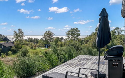 Theodora - 600M from the Sea: Arbusto, Lotto, Mobilia, Mobili Da Esterno, Sedia, Giardino, Deck, Shade, Latifoglie, Landscaping
