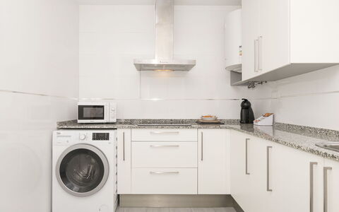 Buleria: Apparecchio Major, Pavimentazione, Cucina, Interior Design, Controsoffitto, Elettrodomestico Da Cucina, Pavimento, Cabinetry, Elettrodomestico, Casa