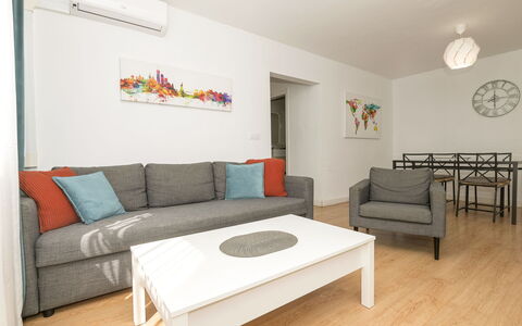 Buleria: Mobilia, Interior Design, Pavimentazione, Divano, Pavimento, Legna, Tavolo, Soggiorno, Camera, Appartamento