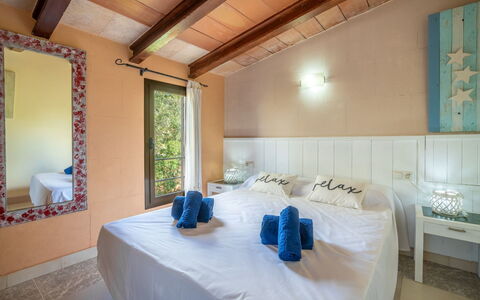 Es Racó de Campos: Mobilia, Interior Design, Letto, Camera Da Letto, Legna, Pavimento, Pavimentazione, Lenzuolo, Bedding, Biancheria