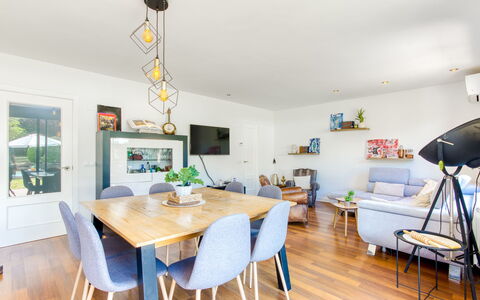 La Suntuosidad – Torremirona: Mobilia, Interior Design, Pavimentazione, Legna, Tavolo, Sedia, Cucina & Sala Da Pranzo Tavolo, Pavimento, Soffitto, Sala Da Pranzo