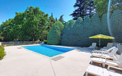 Chateau Payan: Blu, Piscina, Tempo Libero, Ricorrere, Shade, Giardino, Landscaping, Giochi D'Acqua, Mobili Da Esterno, Eco Hotel