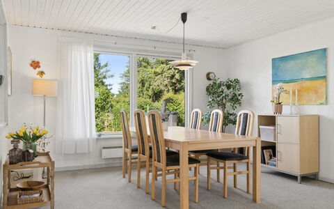 Velena - 150M from the Sea: Mobilia, Interior Design, Pavimentazione, Legna, Pavimento, Tavolo, Soffitto, Sala Da Pranzo, Sedia, Cucina & Sala Da Pranzo Tavolo