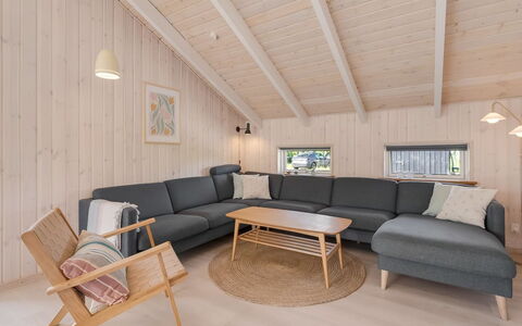Kristine - 250M from the Sea: Legna, Pavimentazione, Pavimento, Pavimento In Legno, Latifoglie, Soggiorno, Color Legno, Plank, Soffitto, Materiali Naturali