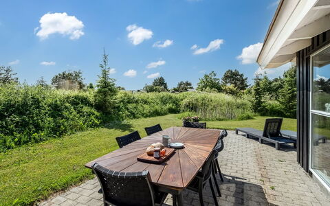 Kristine - 250M from the Sea: Cielo, Lotto, Nube, Mobilia, Giardino, Shade, Sedia, Landscaping, Prato