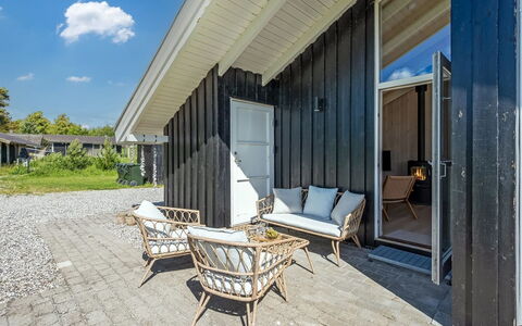 Kristine - 250M from the Sea: Shade, Raccordo, Plank, Latifoglie, Portico, Backyard, Illuminazione Diurna, Mobili Da Esterno