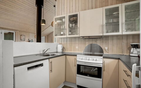 Eikka - from the Sea: Cucina, Controsoffitto, Pavimentazione, Elettrodomestico Da Cucina, Interior Design, Soffitto, Legna, Apparecchio Major, Pavimento, Cabinetry