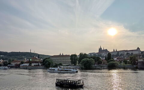 Krakovska: Cielo, Risorse Idriche, Corpo D'Acqua, Waterway, Moto D'Acqua, Barca, Alveo, Canale, Orizzonte, Nube