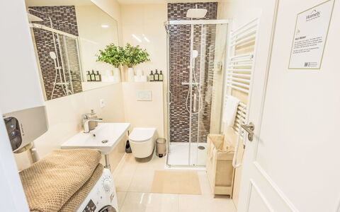 Soukenická: Interior Design, Pavimentazione, Pavimento, Idraulico Fixture, Lavatrice, Idraulico, Camera, Bagno, Mobiletto Del Bagno, Lavanderia