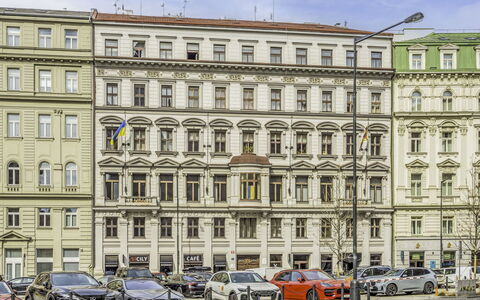 Senovazne: Costruzione, Finestra, Città, Zona Urbana, Facciata, Cittadina, Appartamento, Strada, Edificio Commerciale