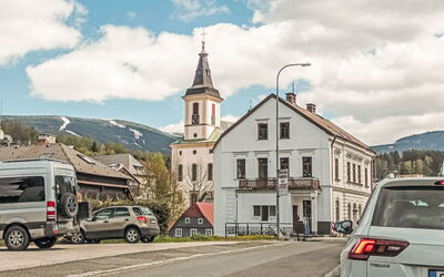 Rokytnice Nad Jizerou 2: Costruzione, Manto Stradale, Cittadina, Campanile, Strada, Strada, Insediamento Umano, Strada Transitabile, Guglia, Sobborgo