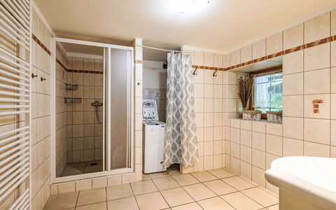 U Tří Medvědů: Pavimentazione, Pavimento, Interior Design, Soffitto, Camera, Idraulico Fixture, Appartamento, Idraulico, Piastrella, Bagno