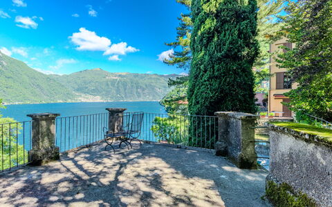 Nesso 10: Balcone, Villa