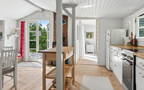 Nis - 1.4Km from the Sea: Legna, Pavimentazione, Mobilia, Casa, Pavimento, Soffitto, Porta, Pavimento In Legno, Cucina, Villetta