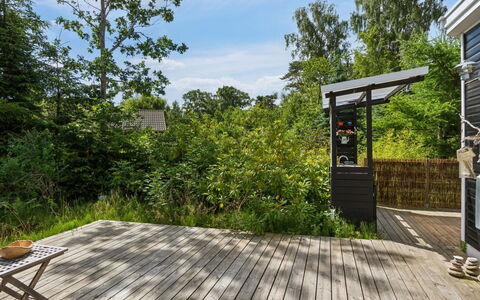 Nis - 1.4Km from the Sea: Legna, Pavimento In Legno, Latifoglie, Lotto, Deck, Plank, Color Legno, Giardino, Shade, Backyard