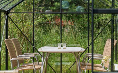 Nis - 1.4Km from the Sea: Giardino, Tavolo Esterno, Shade, Struttura Esterna, Mobili Da Esterno, Gazebo, Design, Sedia, Padiglione