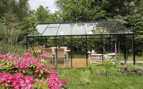 Nis - 1.4Km from the Sea: Giardino, Shade, Struttura Esterna, Piantagione, Landscaping, Gazebo, Cortile, Design, Prato