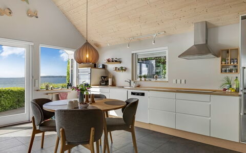 Femija - 50M from the Sea: Mobilia, Pavimentazione, Interior Design, Legna, Soffitto, Pavimento, Cucina, Controsoffitto, Lampada, Casa
