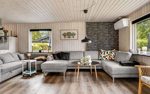 Melisande - from the Sea: Mobilia, Divano, Legna, Interior Design, Soggiorno, Pavimentazione, Casa, Pavimento, Camera