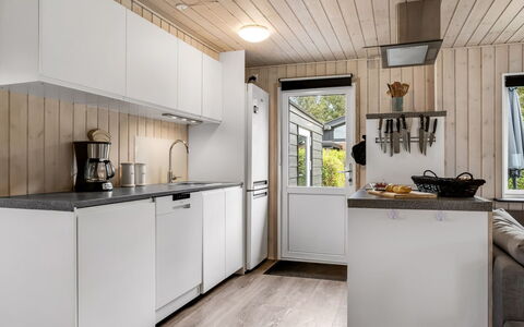 Melisande - from the Sea: Cucina, Elettrodomestico Da Cucina, Legna, Apparecchio Major, Controsoffitto, Interior Design, Elettrodomestico, Pavimentazione, Camera, Cabinetry