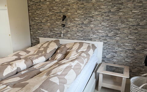 Melisande - from the Sea: Parete, Pavimentazione, Legna, Pavimento, Interior Design, Camera Da Letto, Mobilia, Camera, Letto, Biancheria